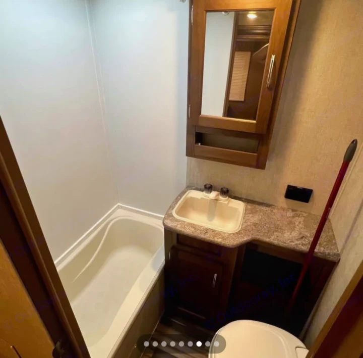 Explore this RV rental bathroom featuring a full tub, sink, vanity, and toilet. Ideal for comfortable road trips.. Gulf Stream Conquest 2017