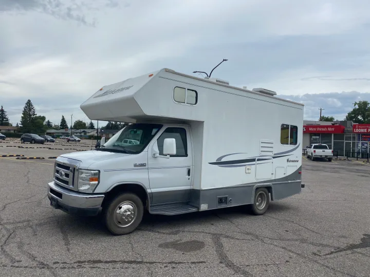 White Class C Adventurer motorhome on Ford F-350 chassis, parked in a lot. Could be an RV rental.. Adventurer Adventurer Motorhome 2008