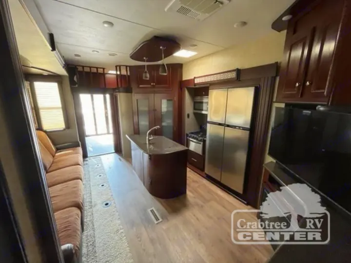 Experience comfortable rv rental travel! This spacious RV interior features a kitchen, living area, & versatile rear ramp.. Heartland Road Warrior 425 2016