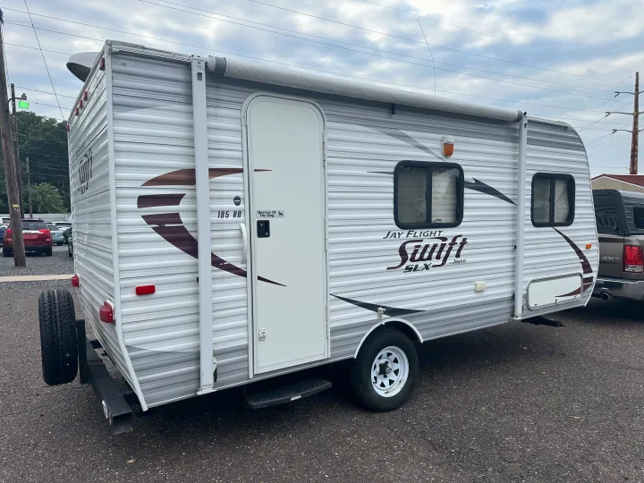 Jayco Swift SLX travel trailer (185 RB model) for your next RV rental. Explore comfortably!. Jayco Jay Flight Swift SLX 2014