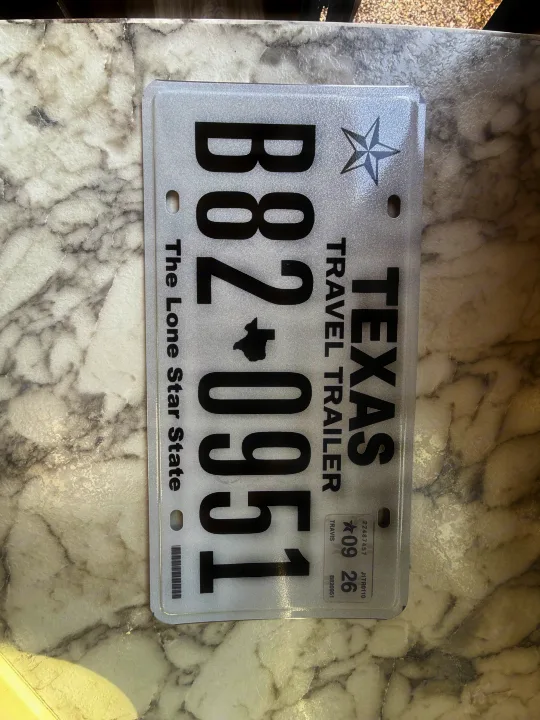 A Texas "TRAVEL TRAILER" license plate, B82-0951, for an rv rental, displaying "The Lone Star State" slogan.. Jayco Jay Flight 2018
