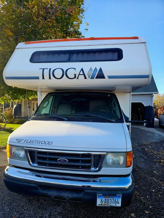 White Fleetwood Tioga Class C RV rental, built on a Ford chassis, with a Montana license plate. Ready for your next journey.. Tioga SL 2006