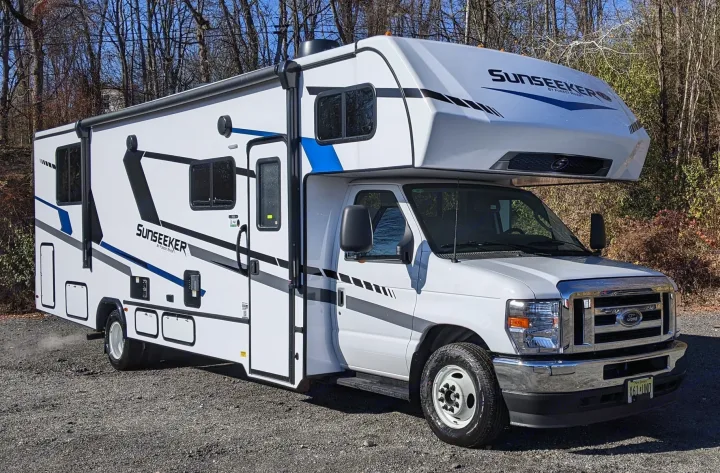 Discover this white Sunseeker RV rental, perfect for memorable camping, travel, and vacation adventures on the road.. Forest River Sunseeker 2025