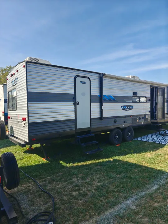 Experience camping with this Salem rv rental travel trailer, featuring a modern design, dual entry, and an extended awning.. Salem 36VBDS 2021