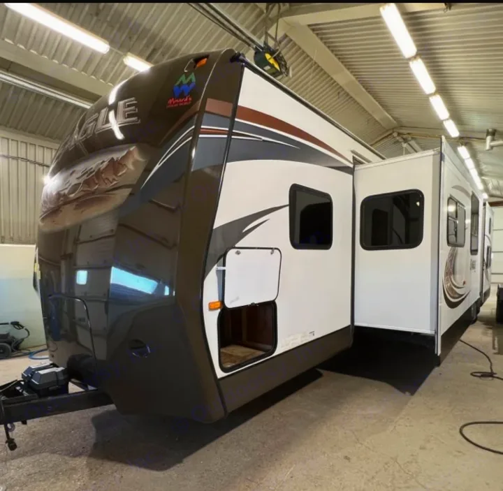 Spacious Eagle travel trailer RV rental with extended slide-out and open storage, ready for your camping adventure.. Jayco Eagle 2014