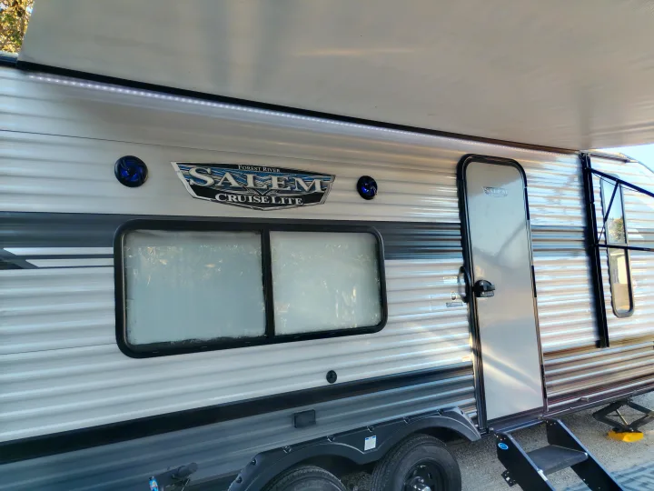 This Salem Cruise Lite RV rental features an extended awning with LED lights, exterior speakers, side windows, and entry steps.. Forest River Salem Cruise Lite 2021