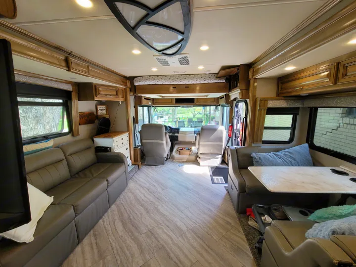 Inside a bright, modern RV rental: a comfortable living area, dinette, and cockpit lead to adventure.. Fleetwood Southwind 36P 2019