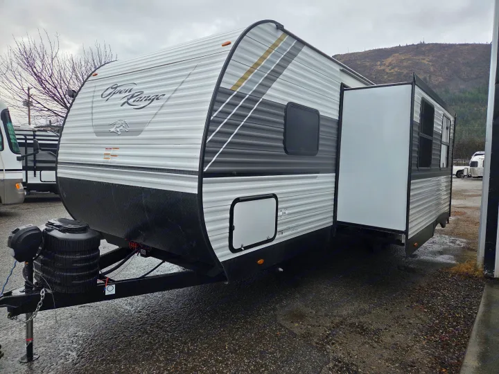This Open Range travel trailer, ideal for an rv rental, features an extended slide-out, ready for your next adventure.. Open Range Conventional 26BHS Travel Trailer 2025