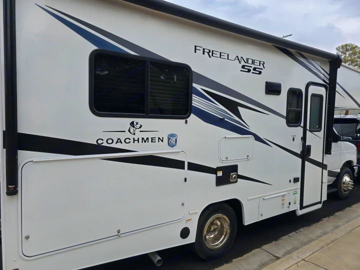 White Coachmen Freelander SS RV rental: This modern motorhome features sharp black & blue graphics, ready for adventure.. Freelander 21QSS 2025