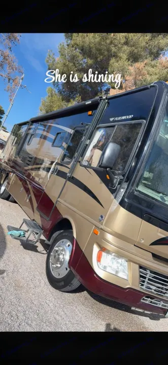 This Fleetwood RV is truly shining! A pristine motorhome, ready for your next rv rental journey.. Fleetwood Bounder 2013