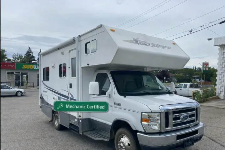 "Mechanic Certified" Ford Class C RV rental. White & grey recreational vehicle parked by Subway & 7-Eleven.. Adventurer Adventurer Motorhome 2008