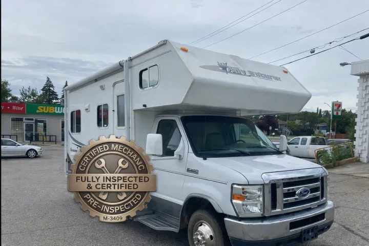 This certified SUV Adventurer RV rental, fully inspected, promises a reliable journey.. Adventurer Adventurer Motorhome 2008