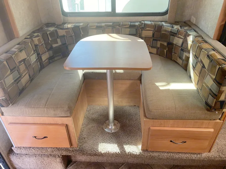 This RV rental features a U-shaped dinette with a light table, patterned back cushions, solid seats, and under-bench storage.. Adventurer Lp Adventurer 2016