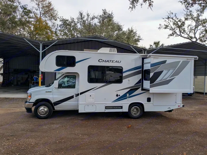 This clean, white Chateau Class C RV rental features an extended slide-out, ready for your next motorhome adventure.. Thor Chateau 2025