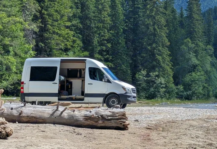 RV rental van camping by a scenic river, surrounded by mountains & forest.. Mercedes-Benz Mercedes Sprinter 2500 2015