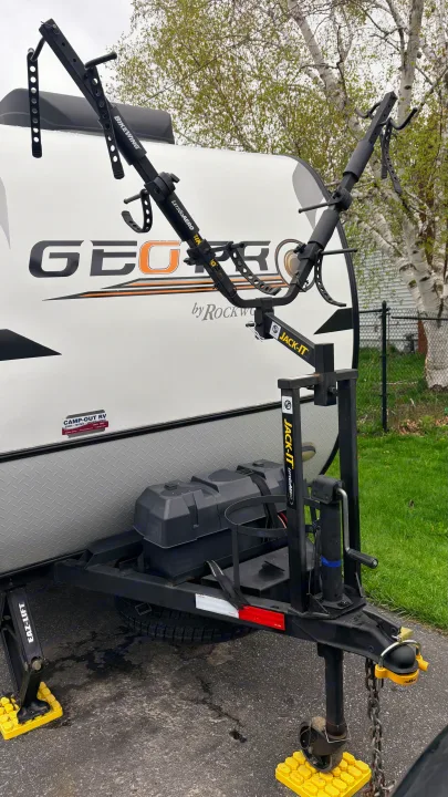 This RV rental, a GEO PRO by Rockwood, is equipped with a JACK-IT bike rack system and EAZ-LIFT stabilizers.. Forest River Rockwood Geo Pro 2018