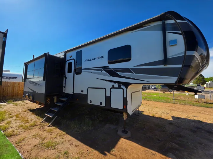 Photos | 2021 Keystone RV Avalanche Fifth-wheel in Rankin, TX