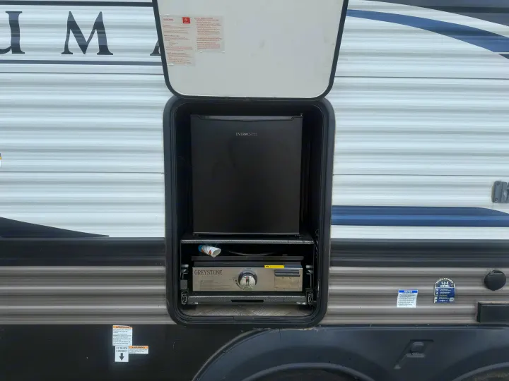 RV rental with an open outdoor kitchen, featuring an Everchill fridge and Greystone griddle for convenient camping.. Forest River Palomino Puma 2022