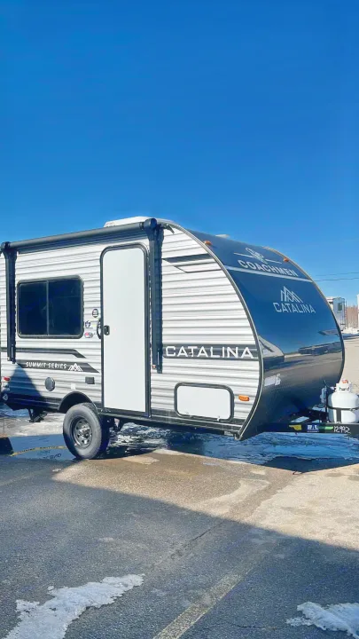 Ready for adventure: a Coachmen Catalina Summit Series travel trailer. Ideal for your next RV rental & camping under blue skies.. 5ZT2CABC9TK012992 Catalina 2026