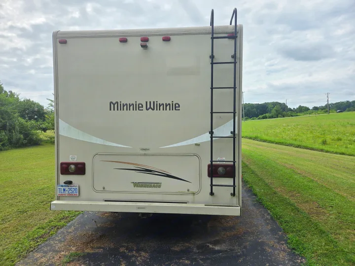 Back view of a "Minnie Winnie" Winnebago RV with ladder, lights & NC plate. Ideal for your next rv rental or camping trip.. Winnebago Minnie Winnie 2019
