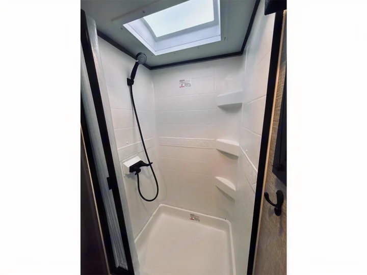 Step into this bright, compact shower with a skylight, perfect for your rv rental adventure. Features shelves & handheld head.. Jayco Jay Feather 2022