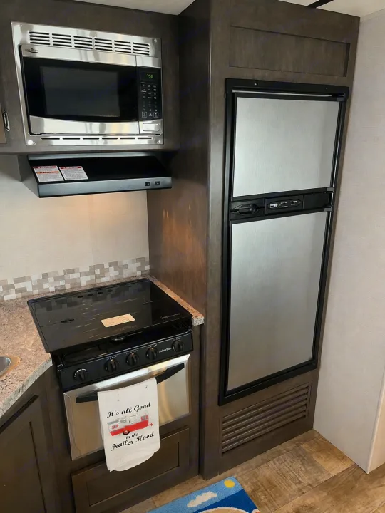 RV rental kitchen features microwave, stove, oven, and refrigerator. Essential amenities for your road trip comfort.. CrossRoads RV Sunset Trail Super Lite 2016
