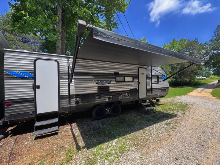 Explore the outdoors with this Salem Cruise Lite RV rental, featuring an extended awning for shaded comfort.. Forest River Salem Cruise Lite 2022