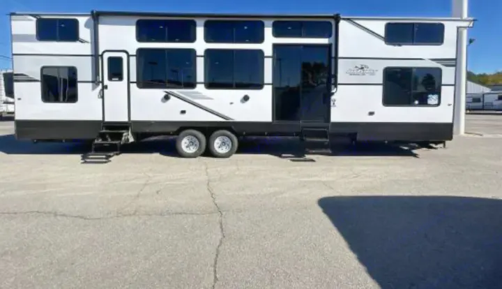 Spacious white and black RV rental, possibly a fifth-wheel, parked outdoors. Features multiple windows and stairs for easy access.. Jayco Jay Flight Bungalow 2025