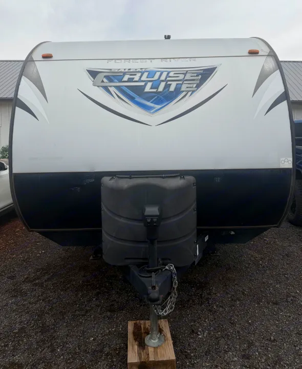 Front view of a Forest River Cruise Lite travel trailer, perfect for your next RV rental adventure. Ready for travel!. Forest River Salem Cruise Lite 2018