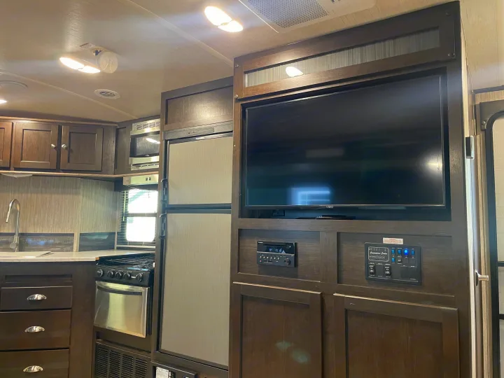 This RV rental offers a well-equipped kitchen with stove, microwave, and fridge, plus a TV and stereo for entertainment.. Cruiser RV Shadow Cruiser 2019