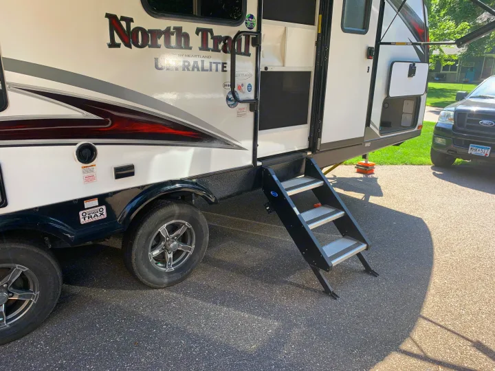 This North Trail Ultralite RV rental features extended steps and Wide Trax suspension, ready for your next adventure.. Heartland RVs North Trail 2019