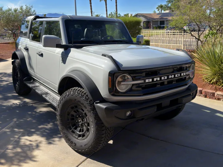 Light gray Ford Bronco SUV, ready for adventure. A great alternative to an RV rental for off-road exploration.. Ford Bronco 2026