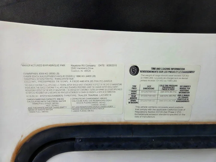 RV rental compliance label: Essential vehicle specs, weight ratings, and tire information for safe operation.. Keystone RV Laredo 2016