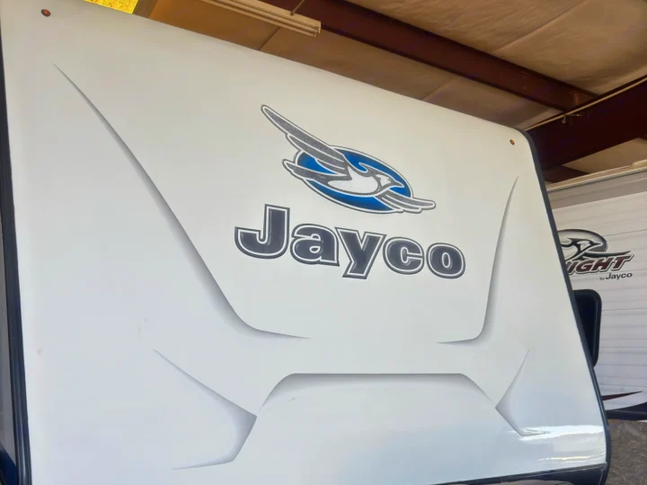 White Jayco RV front, featuring the iconic blue bird logo. Ideal for rv rental, ready for your next travel adventure.. Jayco Jay Feather 2018