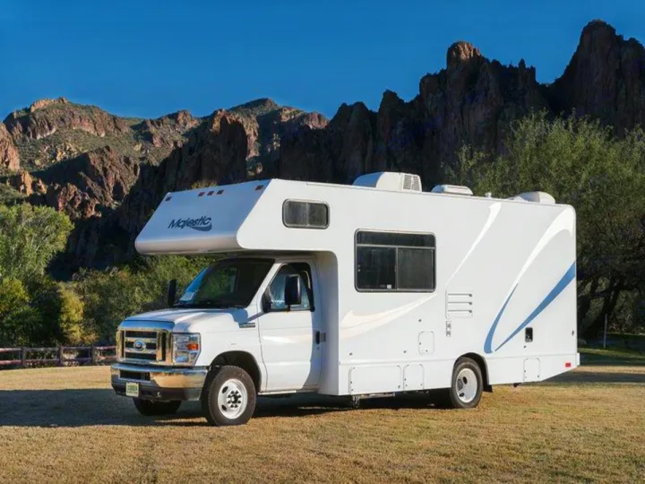 Majestic Class C rv rental in a scenic mountain setting for your outdoor adventure.. Thor Majestic 2023