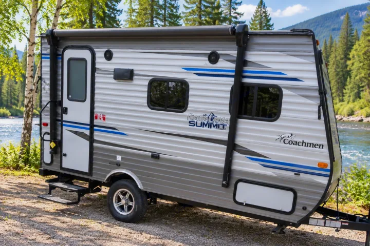Coachmen Canyon Summit RV rental parked riverside, ready for your outdoor adventure.. Coachmen Catalina 2020