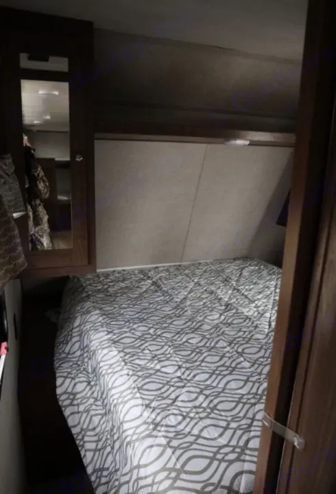 Master bedroom. Heartland Prowler Lynx 2018