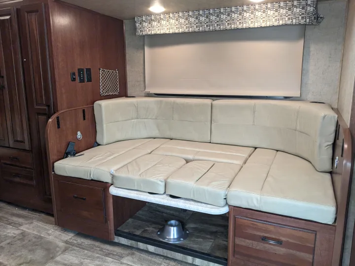 Forest River Sunseeker 2016