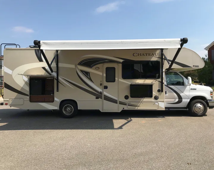 Thor Motor Coach Chateau 2017