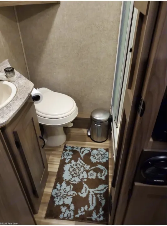 Porcelain toilet . Coachmen Freelander 31BH 2017
