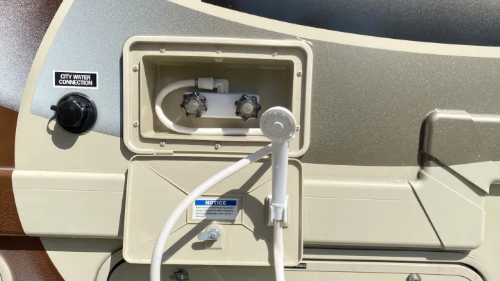 A handy outside shower, with hot and cold water, for a quick rinse off or cleaning gear. Thor Four Winds 2018