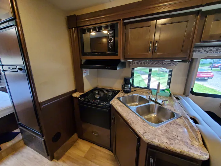 Propane stove and oven, microwave, fridge and freezer, coffee maker, and the kitchen sink. Thor Four Winds 2018