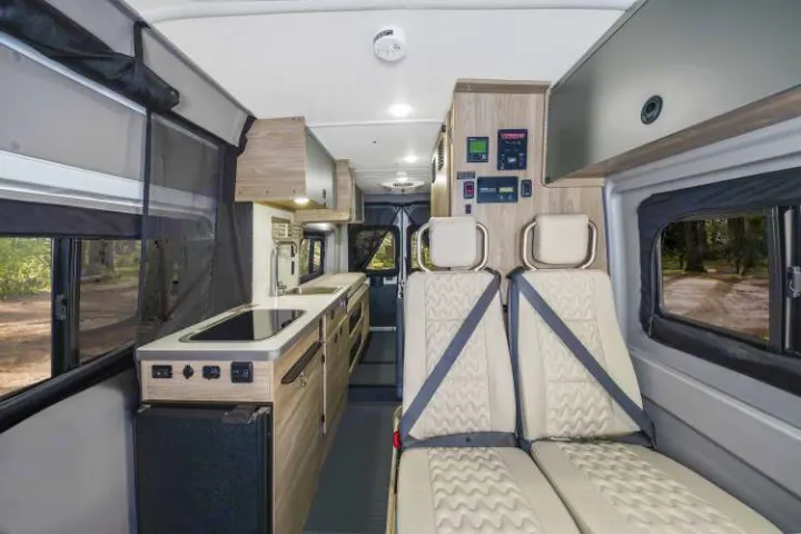 WINNEBAGO 59PX WITH POPTOP SILVER 2023