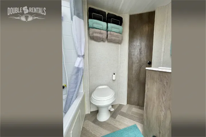 Roomy Shower With Skylight. Forest River Wildwood X-Lite 2020