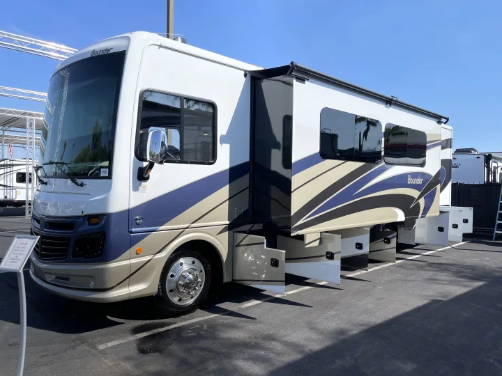Fleetwood Bounder 33C 2022
