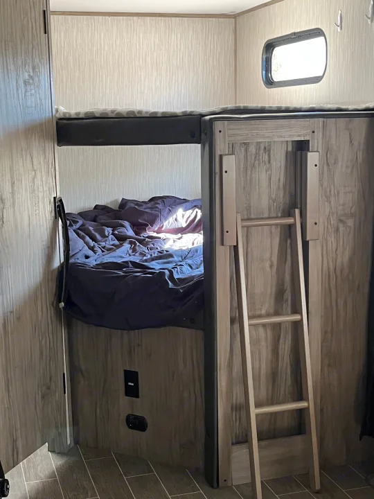 Double over double bunks. Depending on the size of the people these can sleep 4 people. 2 people on lower bunks and 2 people depending on their size on the upper bunks.. Forest River Cherokee Alpha Wolf 2021