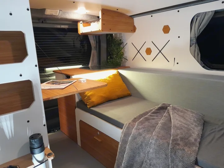 opel Vivaro avec aménagement VAN-MANIA North West 2024