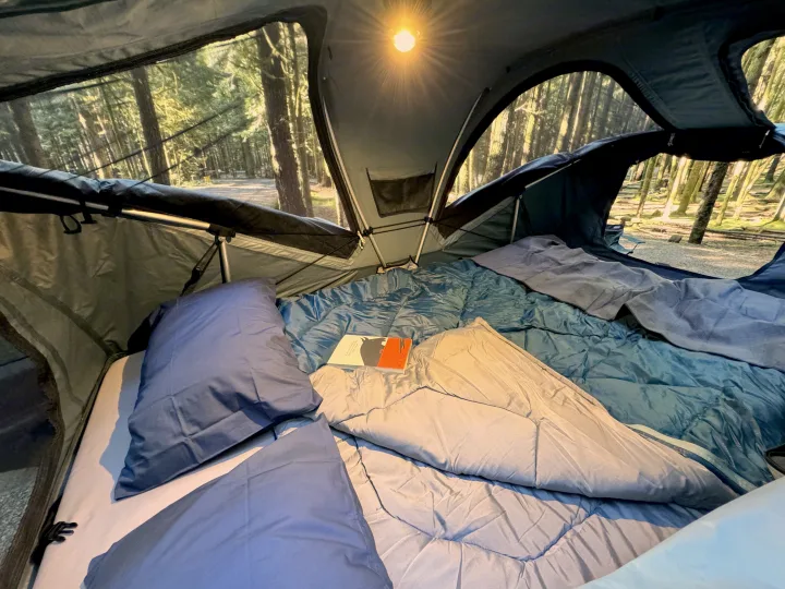 Room with a view
-Sleeps up to 3 
-Thick memory foam mattress
-warm sleeping bags that can be joined together
-extra blanket
. Ford Maverick 2024