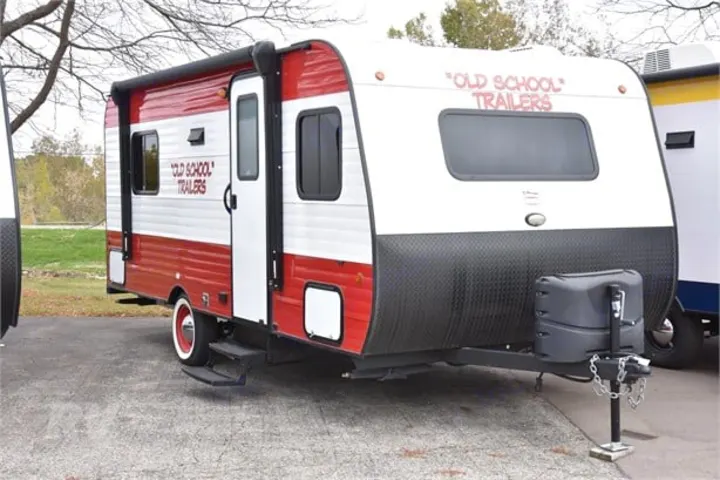 Old School Trailer 820 2023