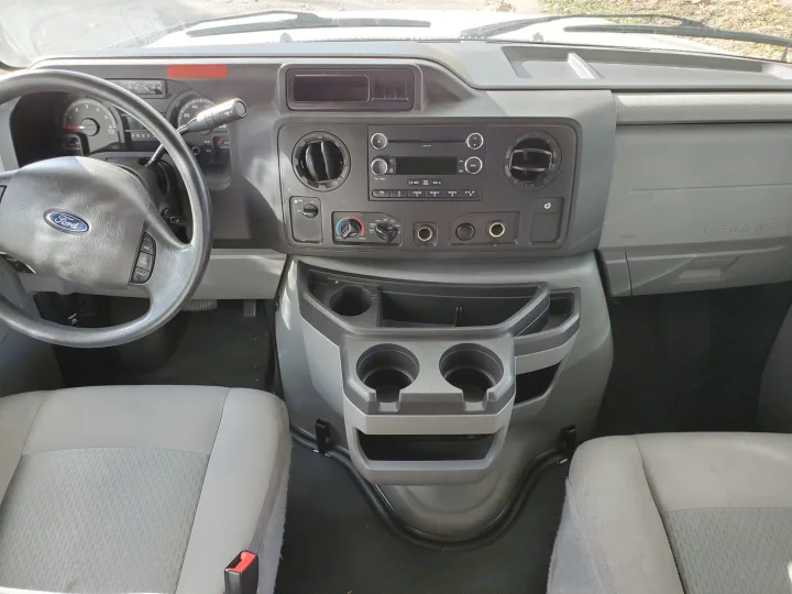 Comfortable driving, with cruise control. Thor Motor Coach Four Winds Majestic 2016